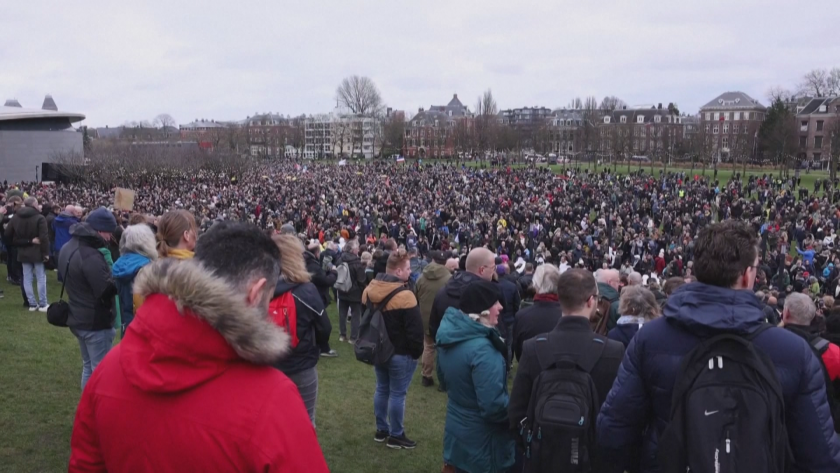 Многохиляден протест срещу COVID-мерките в Нидерландия.В Амстердам демонстрантите се събраха
