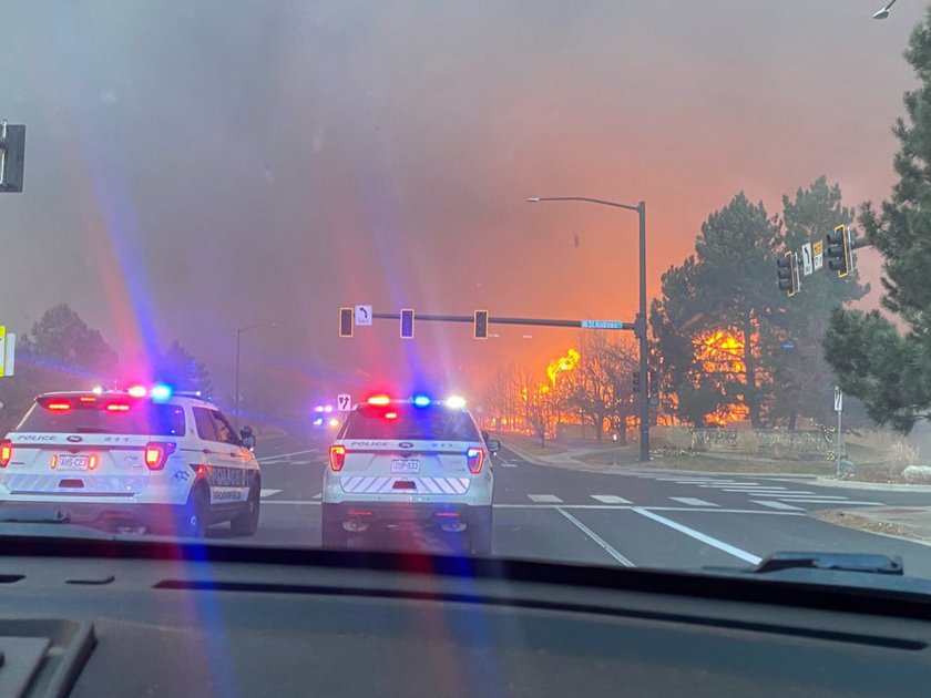 Пожари унищожиха десетки домове в Колорадо, хиляди са евакуирани