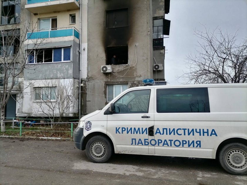 Мъж загина, жена и дете са в болница, след пожар