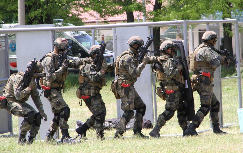 Ден преди извънредната Среща на външните министри на НАТО, на