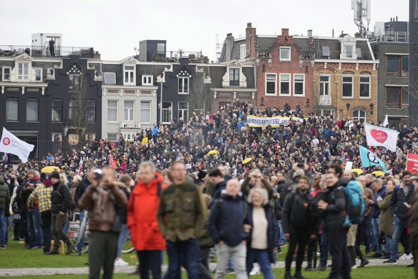 сблъсъци амстердам време протест ковид мерките