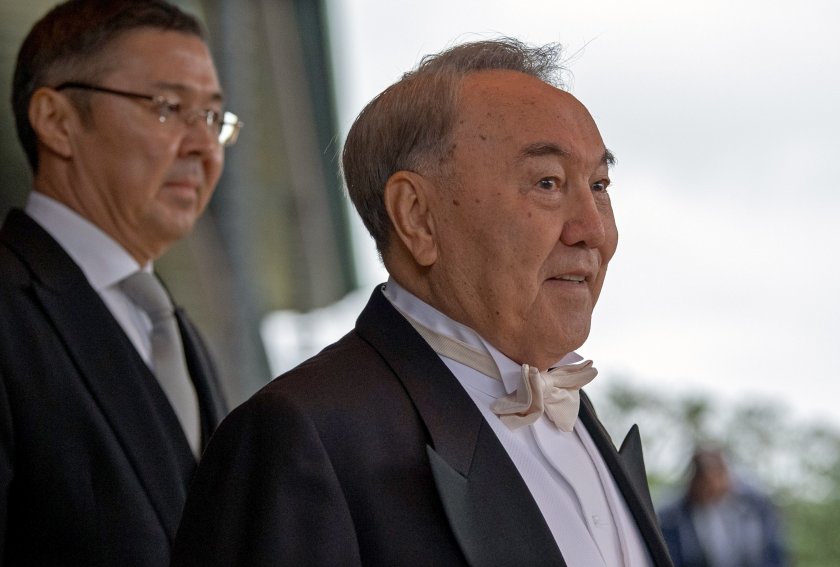 дъщерята назарбаев изтеглила 300 млн долара казахстан