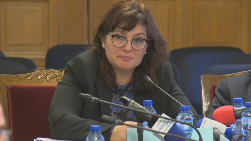 Министърът на здравеопазването Асена Сербезова участва на заседание на комисията
