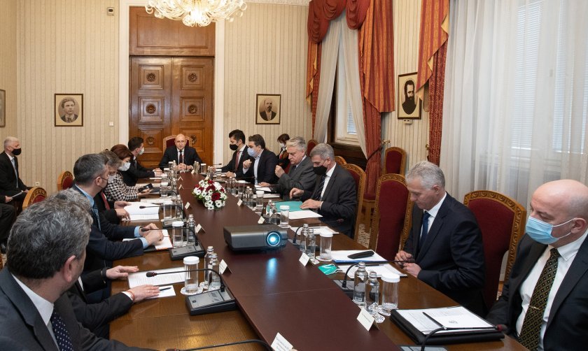 Продължава Консултативният съвет за национална сигурност, свикан от президента Румен