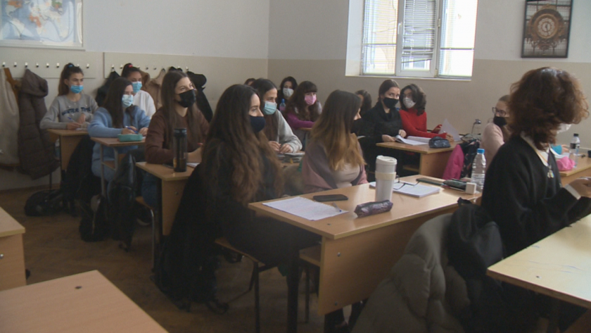 В Бургас Общинският щаб настояваше за онлайн обучение от понеделник