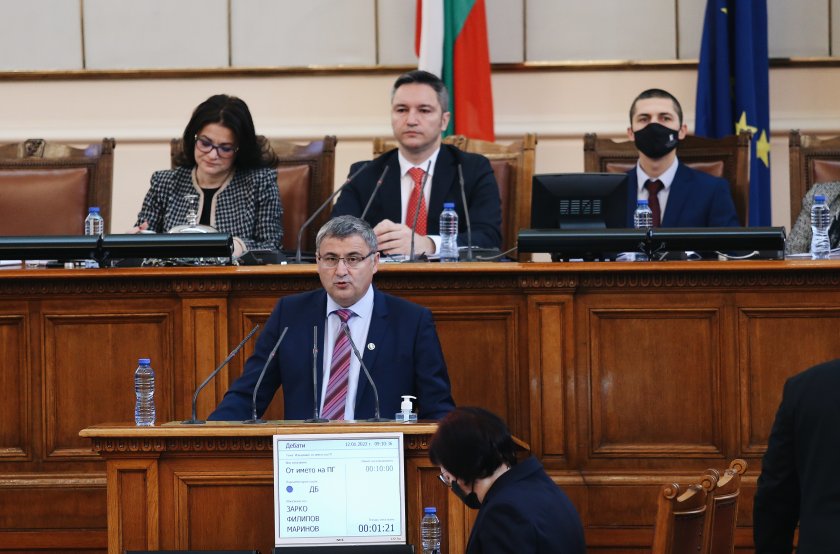 С декларации от парламентарната трибуна Демократична България и ДПС осъдиха