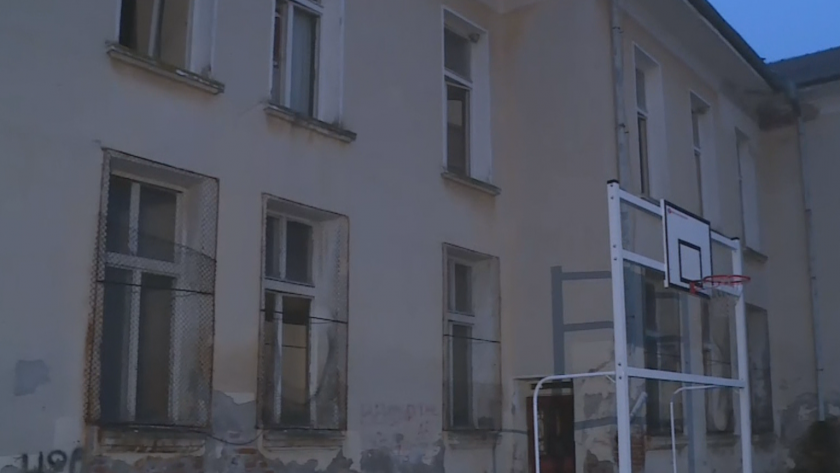 Ако сградата бъде върната на жителите на русенското село Бъзън,