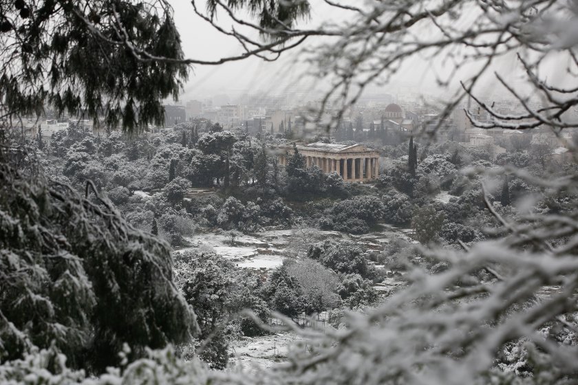 Люта зима в Гърция.Южната ни съседка е скована от мразовито