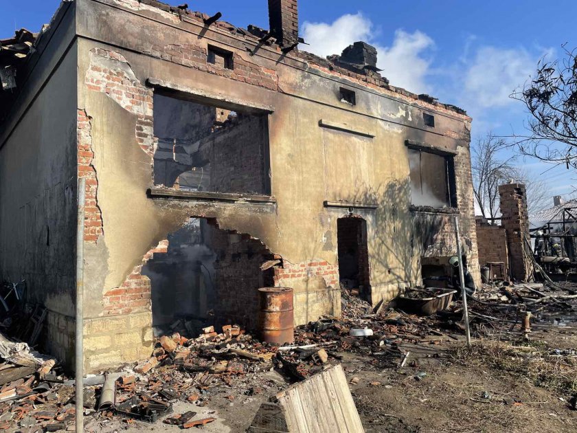 Пожар остави без дом семейство от горнооряховското село Драганово. Огънят