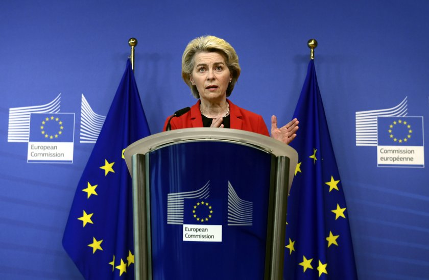 ЕС засега не смята да изтегля дипломати или техните семейства от Киев