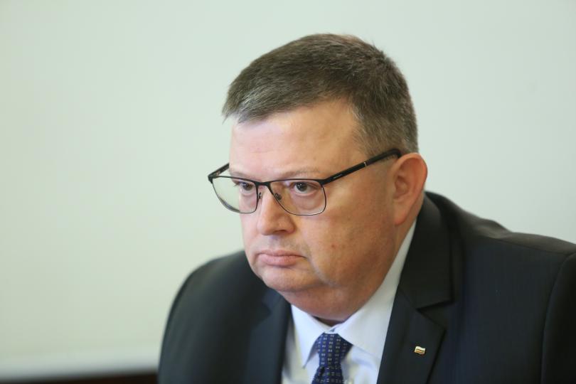 Сотир Цацаров е депозирал оставката си в НС.Молбата за освобождаването