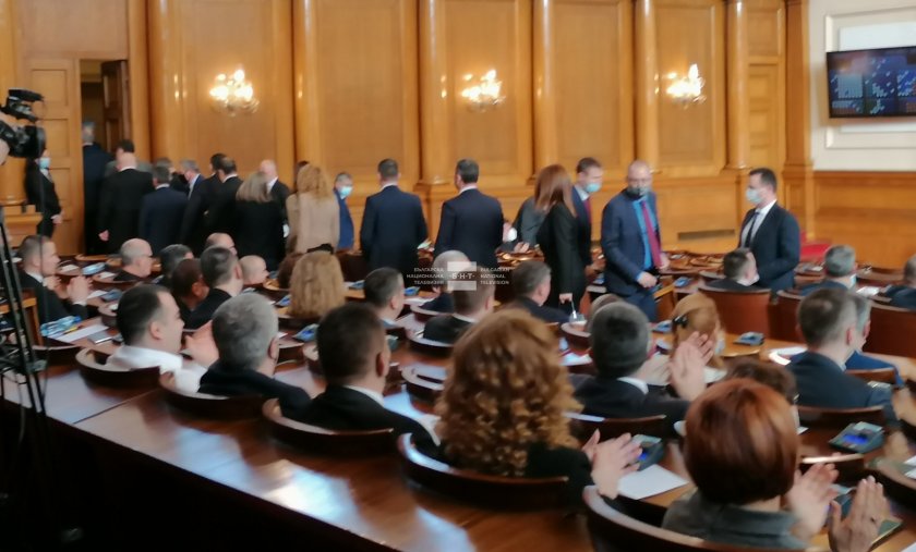 депутатите герб напуснаха пленарната зала време словото президента