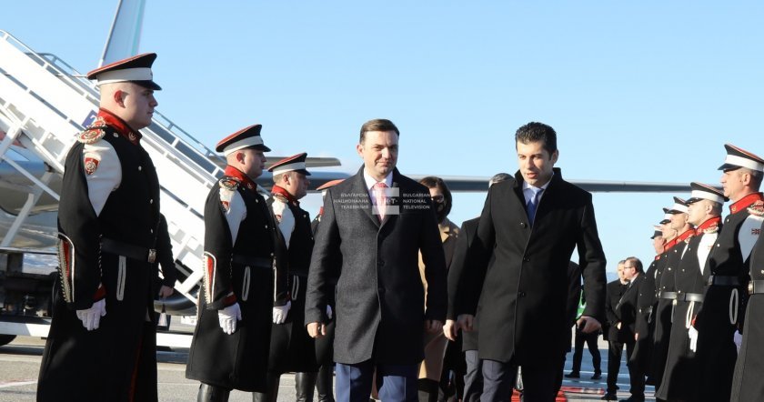 Как политиците и медиите в Скопие определиха посещението на Кирил Петков
