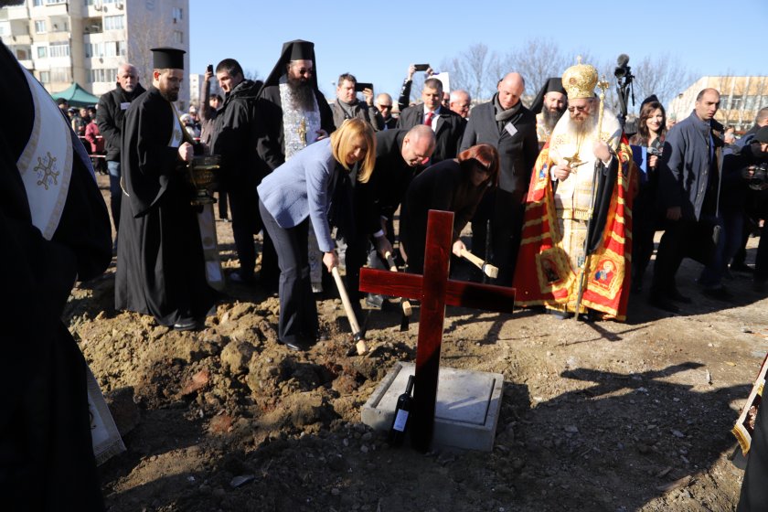 Първа копка постави началото на строежа на храм в Люлин