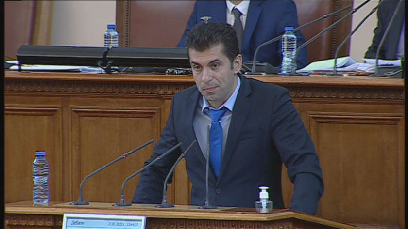 Премиерът Кирил Петков говори пред депутатите в Народното събрание. По-рано