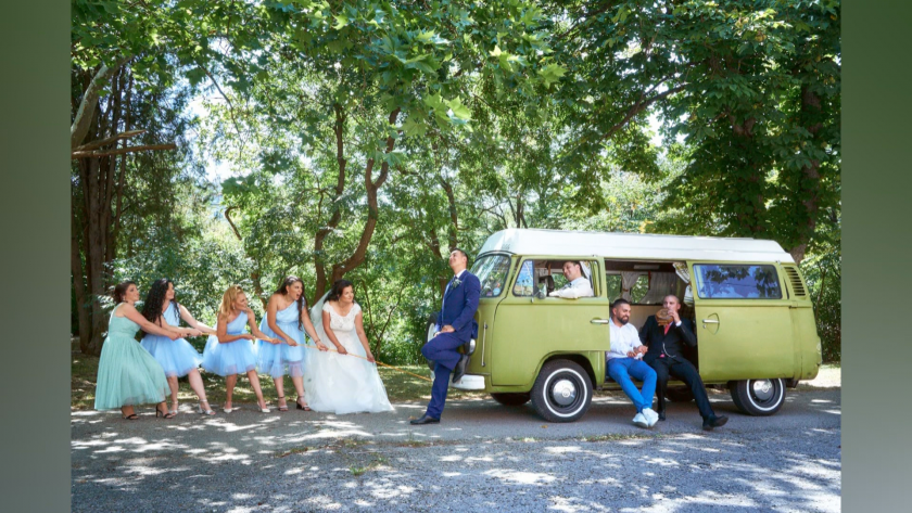 Младо семейство от Велико Търново, което след години в чужбина,