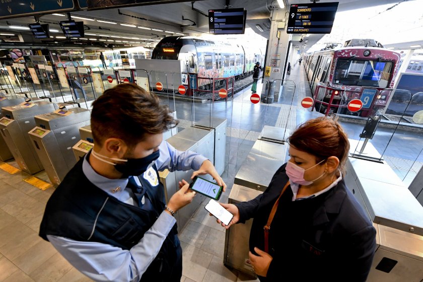 ЕС: Без допълнителни ограничения за пътуващите със сертификат