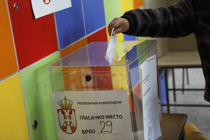 В Сърбия приключи гласуването на референдума по въпроса Подкрепяте ли
