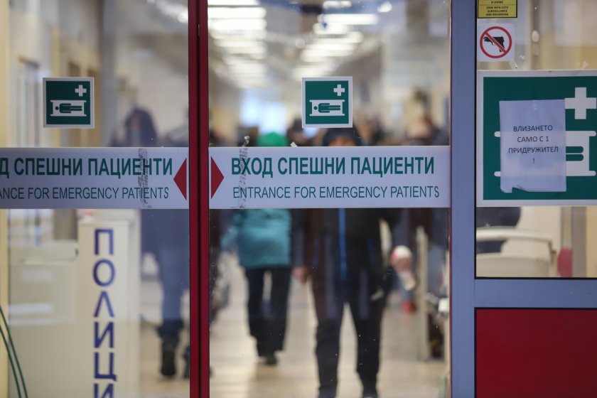 Все по-малко свободни легла в болниците, обсъждат промяна в границите на 6-те региона