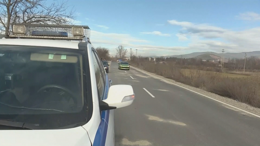 Група мъже прегазиха с колата си 17-годишно момиче (Обзор)