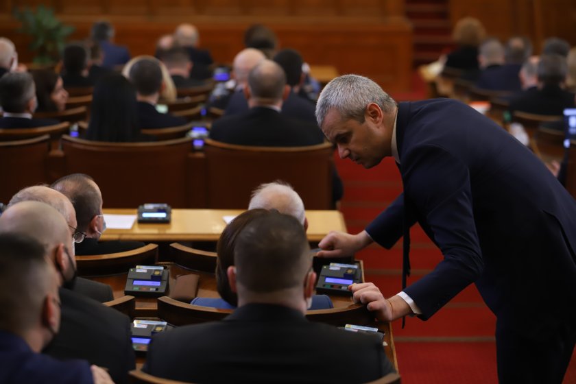 "Възраждане" сезира Конституционния съд за сертификатите