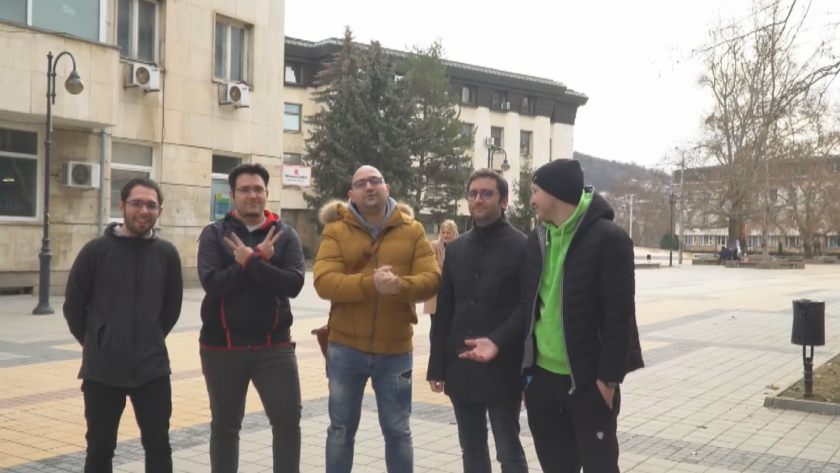 Геймъри събират средства за деца без родители