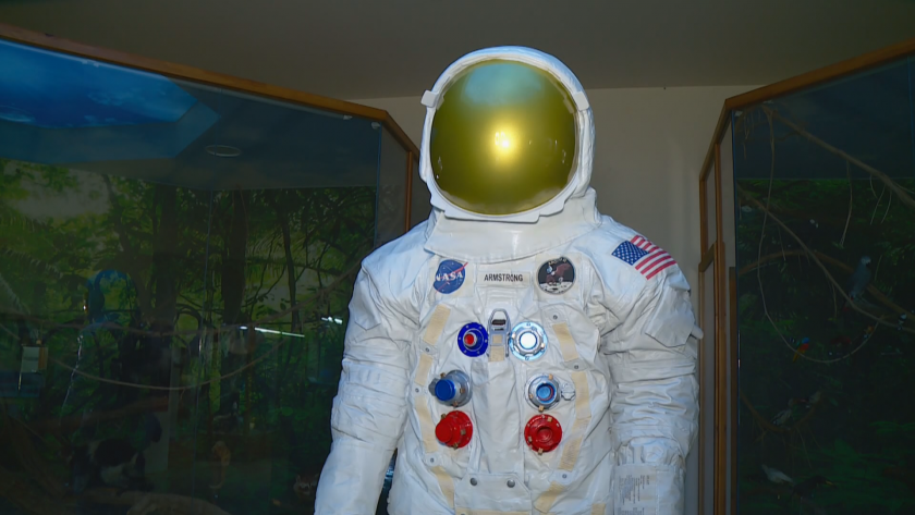Реплика на костюма, с който през 1969 година американският астронавт