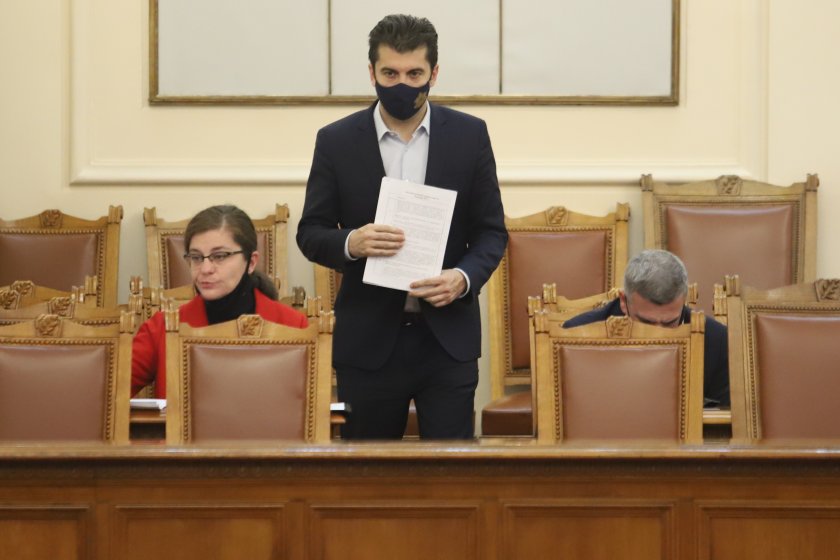 Министър-председателят Кирил Петков ще бъде изслушан днес от депутатите.Премиерът ще