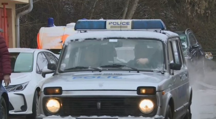 Възрастен мъж с коронавирус избяга от болницата в град Бяла.