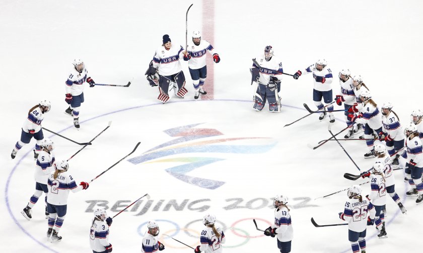 олимпийският шампион започна победа защитата титлата хокея лед дамите