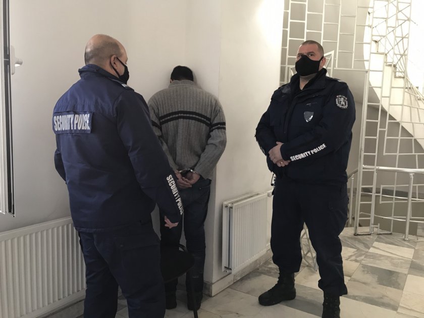 Районният съд в Асеновград реши, че задържаният за обира на