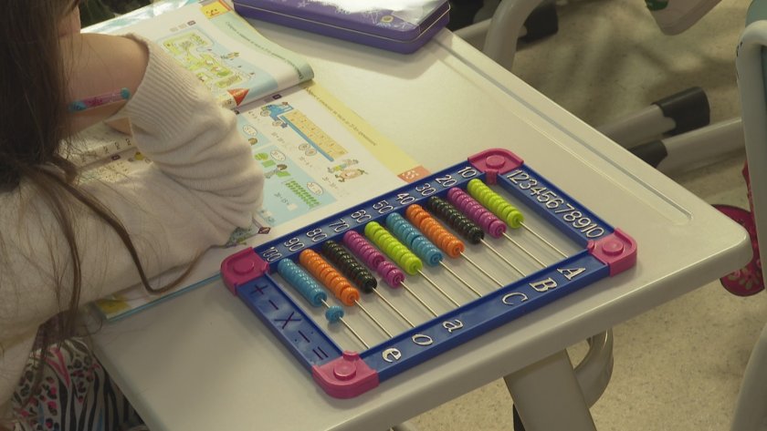 Днес започна вторият учебен срок - за някои ученици присъствено,