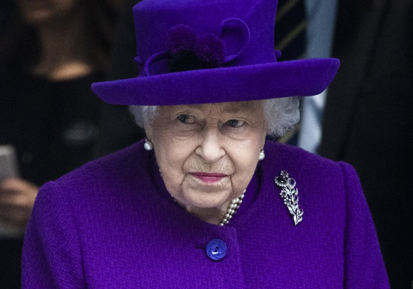 кралица елизабет посвети рицарство своя лекар