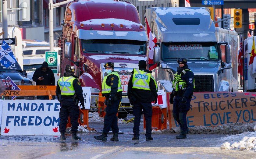 конвой свободата полицията очаква напрежението канада повиши
