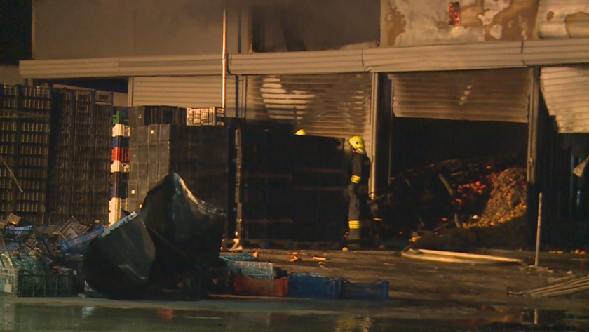 Полицията продължава разследването на пожара, който избухна на зеленчуковата борса