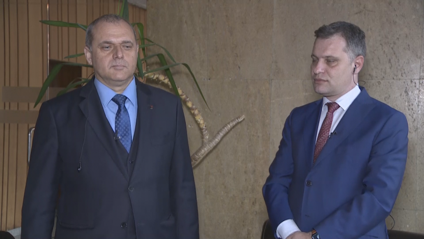 С 303 гласа &bdquo;за, без против и въздържали се извънредният