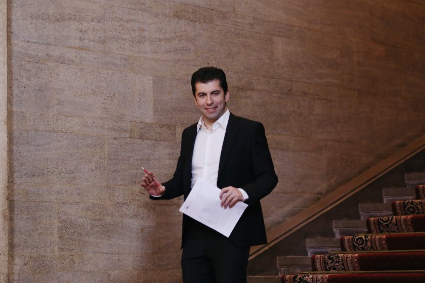 Кабинетът Петков е първият след 2009 година, който стартира с