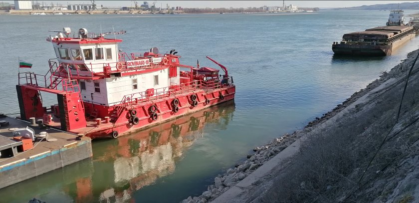 Заради силен вятър е преустановена дейността по фериботната линия Свищов-Зимнич,