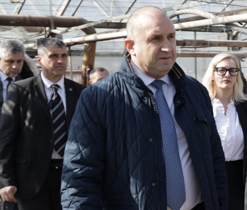 Президентът Румен Радев продължава обиколката си в страната. Днес той