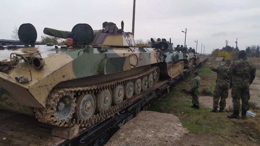 Военни и сухопътна техника ще се придвижват по маршрута Корен-Хасково-Асеновград до края на деня