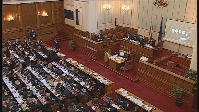 Разгорещени дебати в парламента при обсъждането на Бюджет 2022