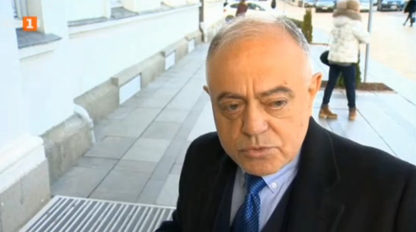 Председателят на ДСБ Атанас Атанасов заяви, че трябва България да