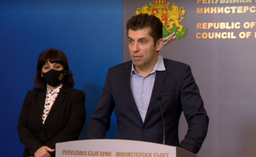 От Министерския съвет дават брифинг във връзка със зелените сертификати.