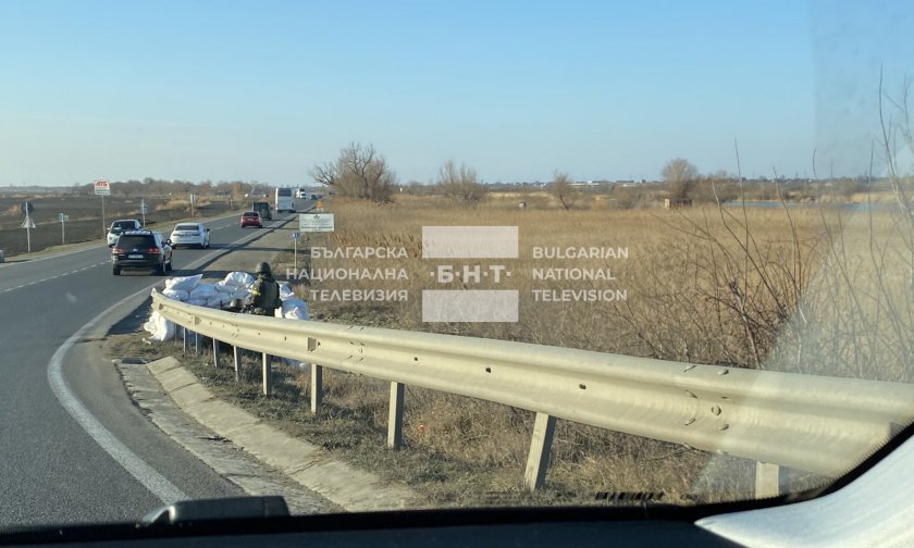 Натоварен е трафикът от Украйна към границата с Молдова.Екипът на