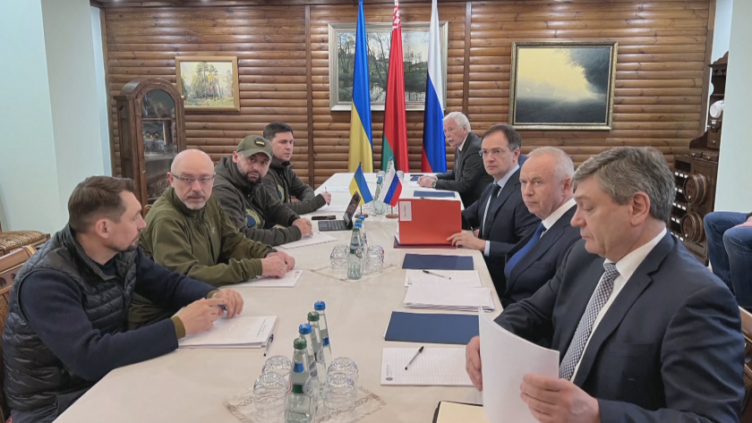 Украинският външен министър Дмитро Кулеба потвърди, че ще участва в