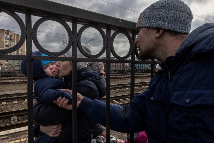 Стотици жени и деца от украинските градове Буча и Ипрен,
