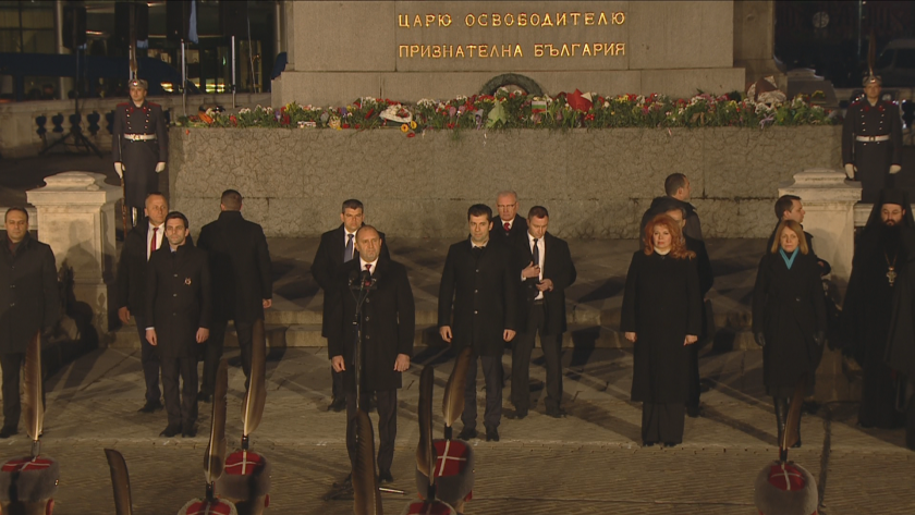 България отбелязва Националния празник Трети март. На площад Народно събрание