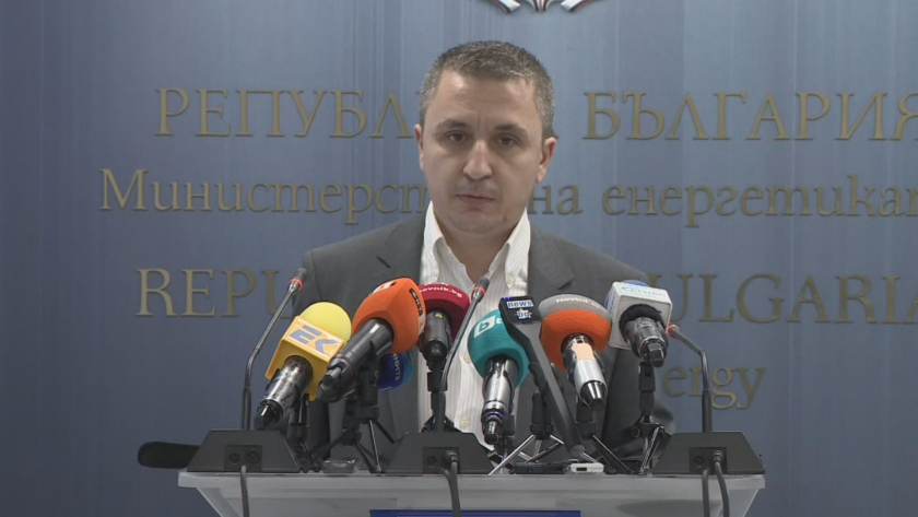 Министърът на енергетиката Александър Николов дава брифинг по актуални въпроси.Той