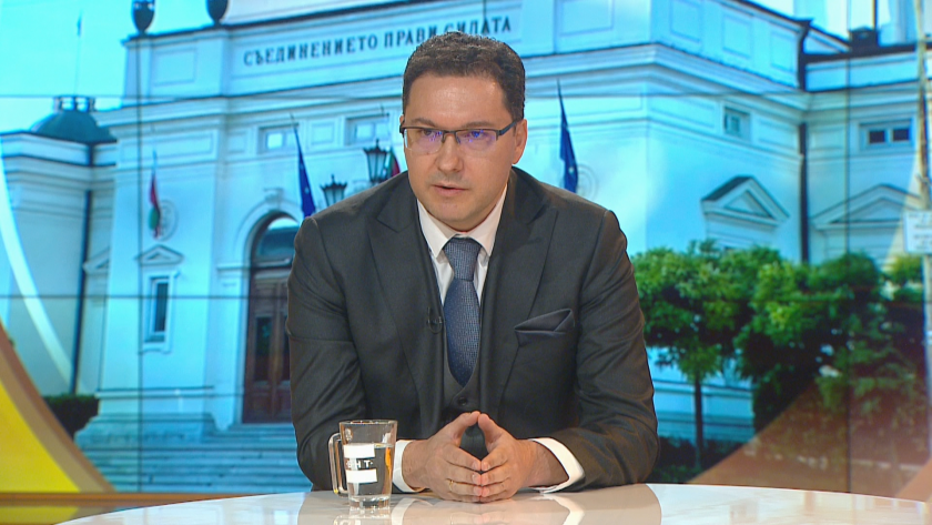 Даниел Митов за снимките от бензиностанциите: Когато публикуваме истината, това не е саботаж