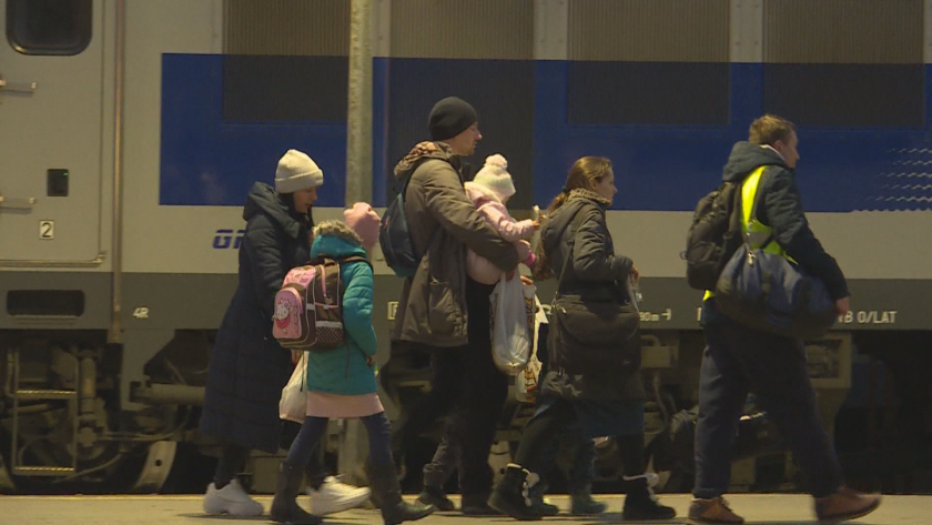 Хиляди бежанци търсят убежище в Полша. Страната е изградила 8